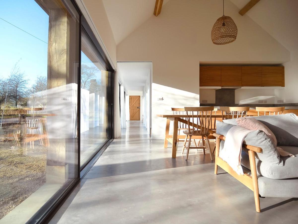 High Cogges Farm Holiday Cottages - The Cart Shed 위트니 외부 사진