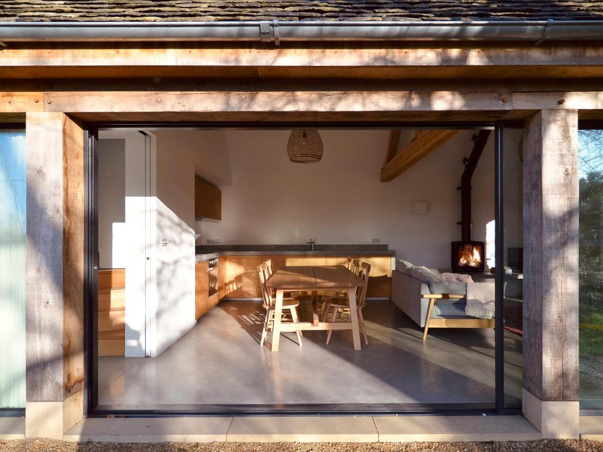 High Cogges Farm Holiday Cottages - The Cart Shed 위트니 외부 사진