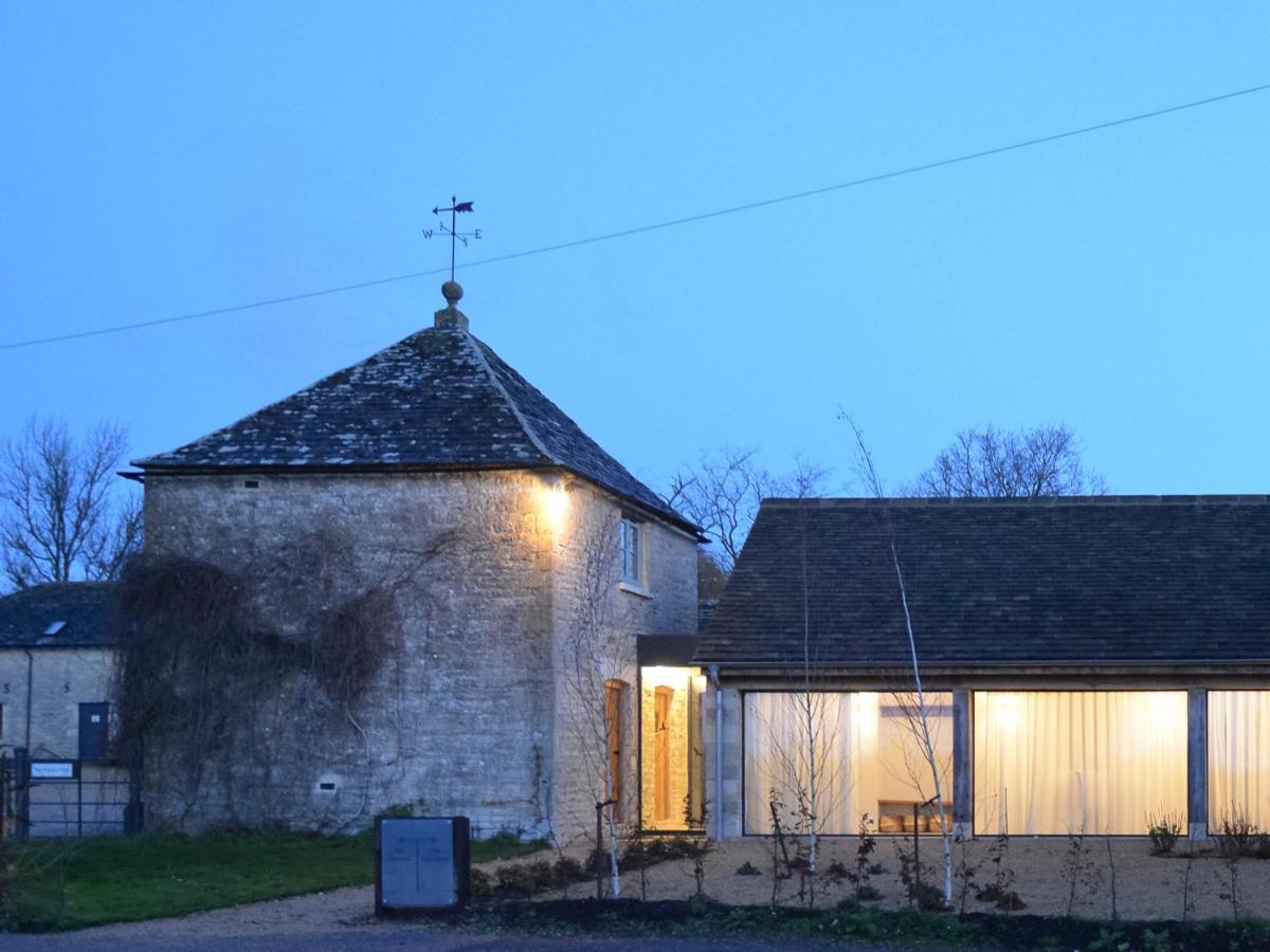 High Cogges Farm Holiday Cottages - The Cart Shed 위트니 외부 사진